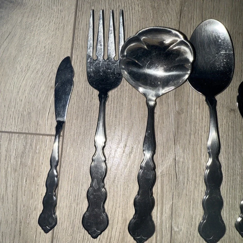 5 PCs Oneida VALERIE Stainless Distinction Deluxe HH Community‎ Hostess Flatware